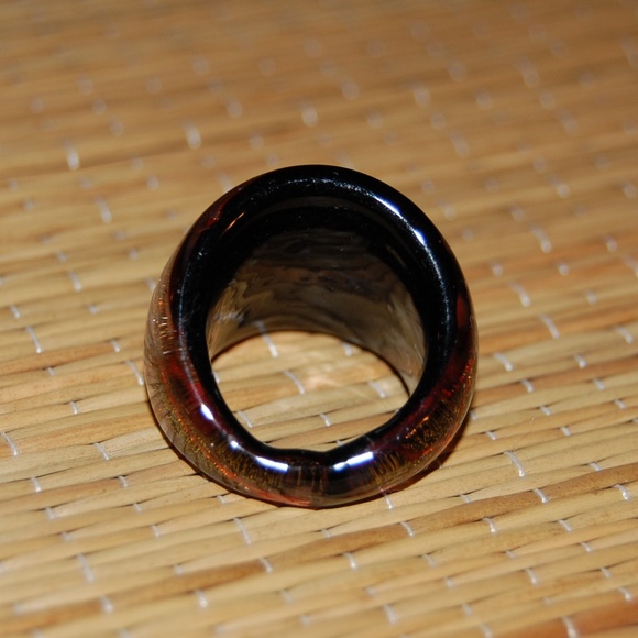 Pretty Glass Ring - Picture 4 of 5